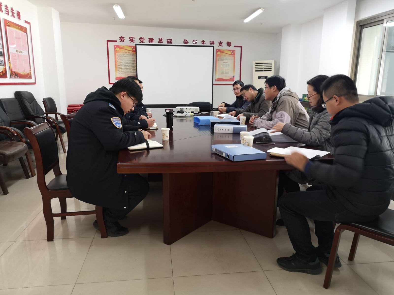 公交集團快速公交事業(yè)部積極配合主管部門進行新能源車輛補貼申報工作